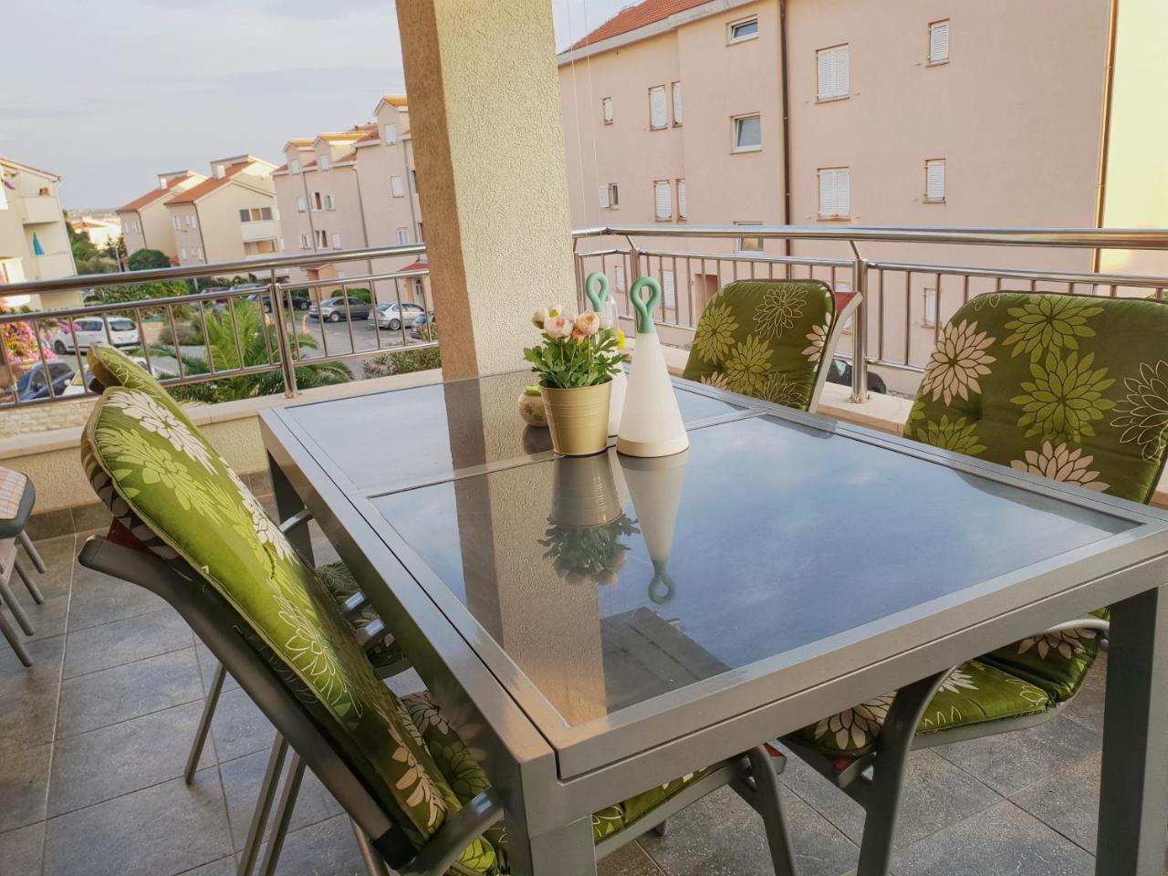 Apartment Zana Novalja Exterior photo